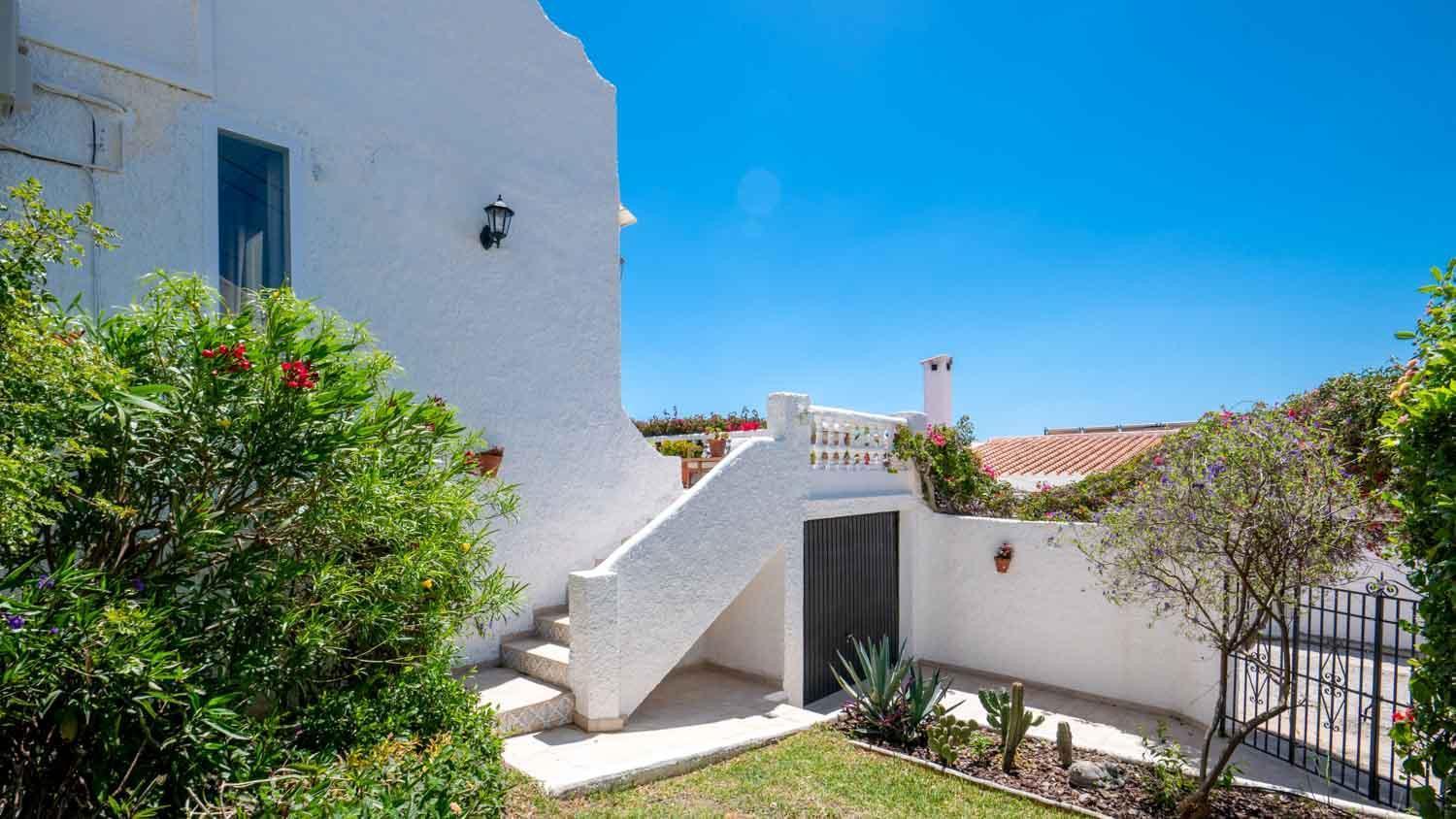 Lovely Townhouse, Several Terraces, Garden, Pool * Nerja