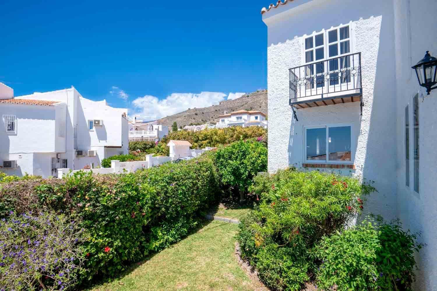 Lovely Townhouse, Several Terraces, Garden, Pool *