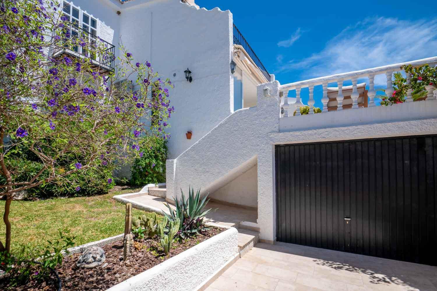 Lovely Townhouse, Several Terraces, Garden, Pool Hébergement de vacances Nerja