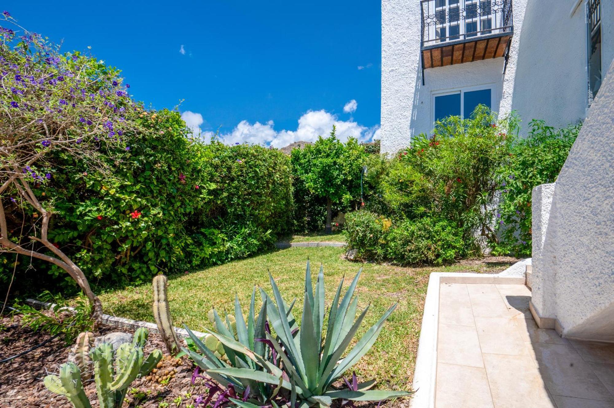 Lovely Townhouse, Several Terraces, Garden, Pool *