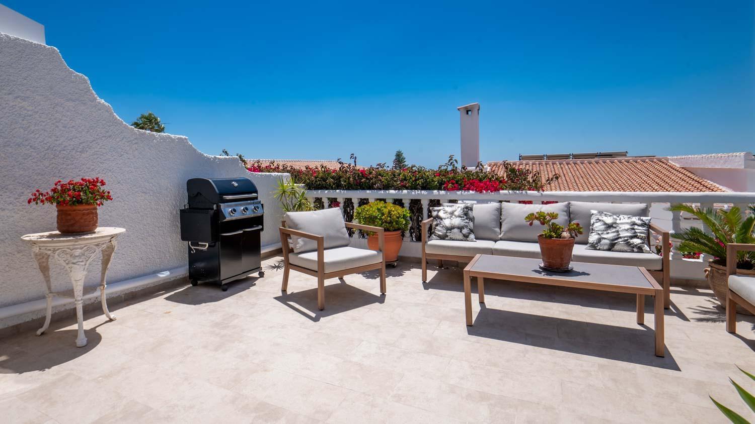 Lovely Townhouse, Several Terraces, Garden, Pool Hébergement de vacances Nerja