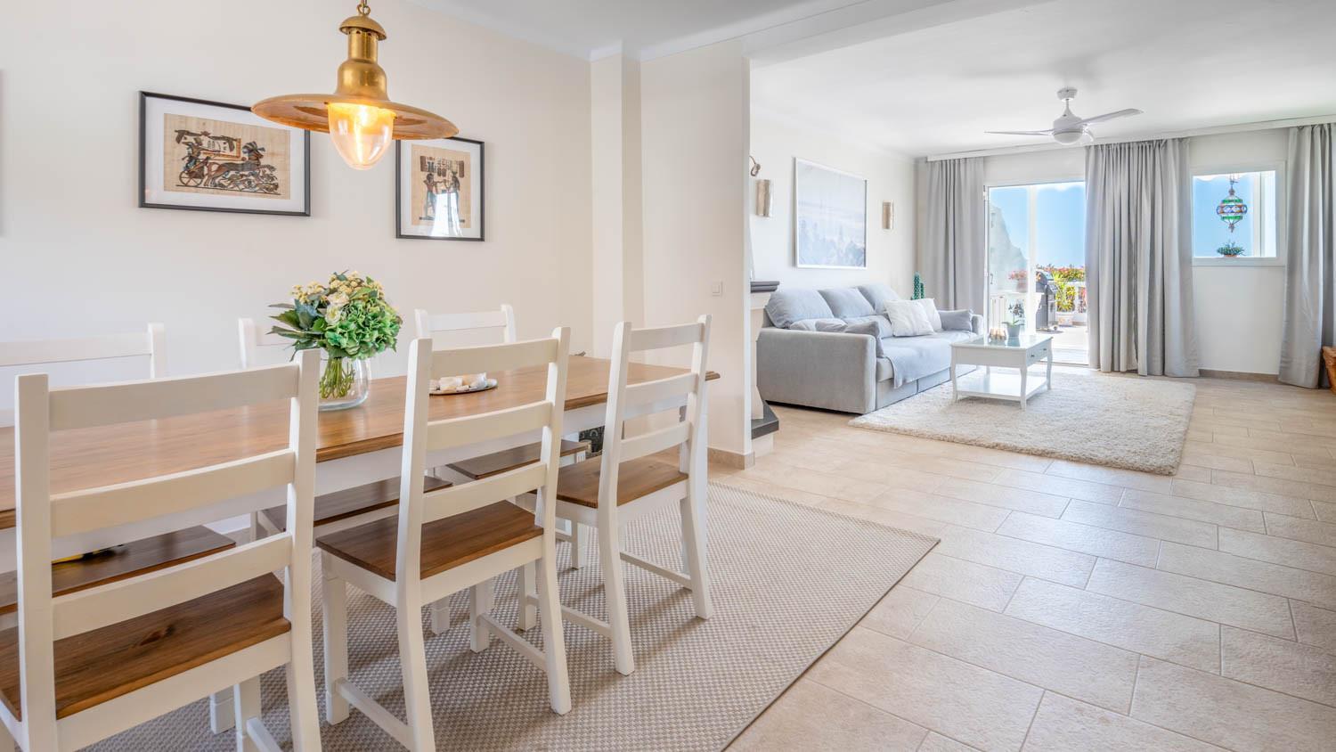 Lovely Townhouse, Several Terraces, Garden, Pool Hébergement de vacances Nerja