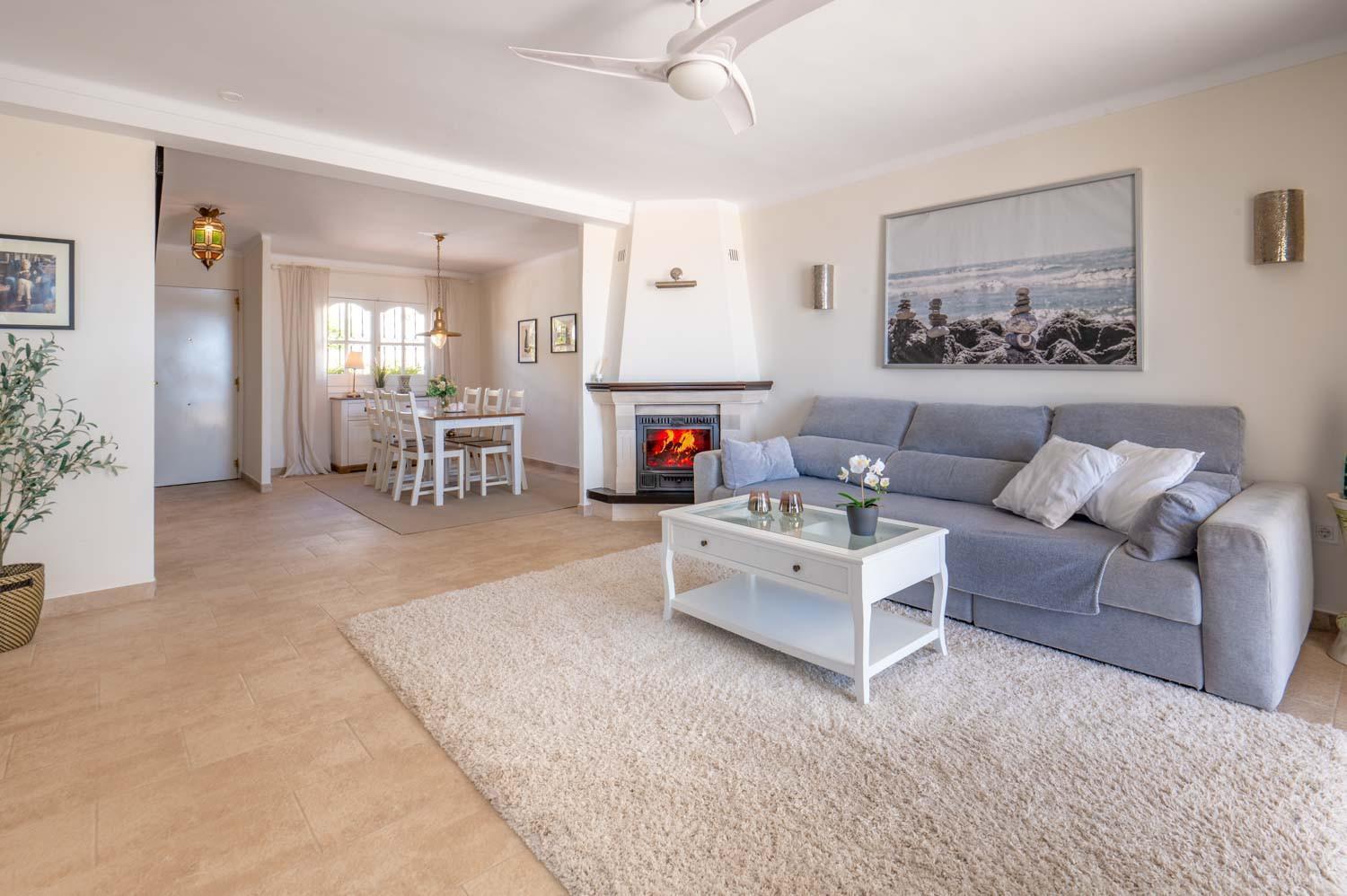 Hébergement de vacances Lovely Townhouse, Several Terraces, Garden, Pool *